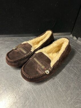 Ugg Ansley Size 8 Women